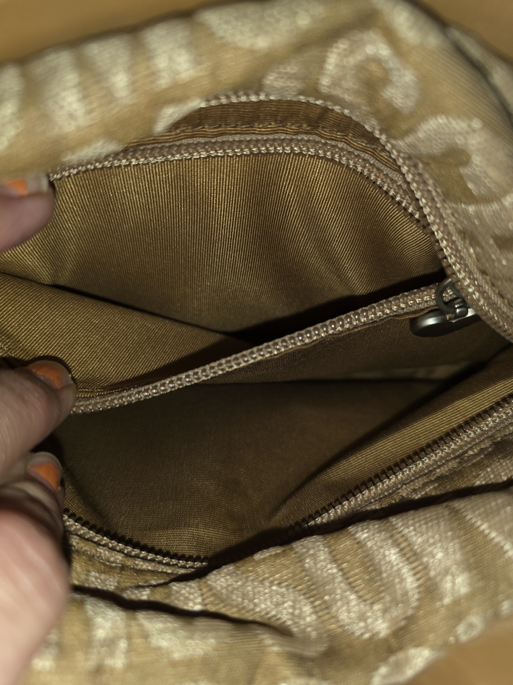 Moschino Tan Logo Purse - Picture 3 of 9